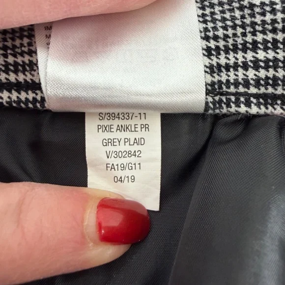 Old Navy Women's Plaid High-rise Pixie Tailored to Bermuda Knee Shorts Size 16 - Picture 8 of 9